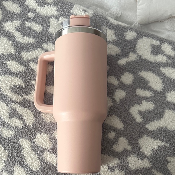Stanley Blush Pink Tumbler with Handle - Picture 2 of 3